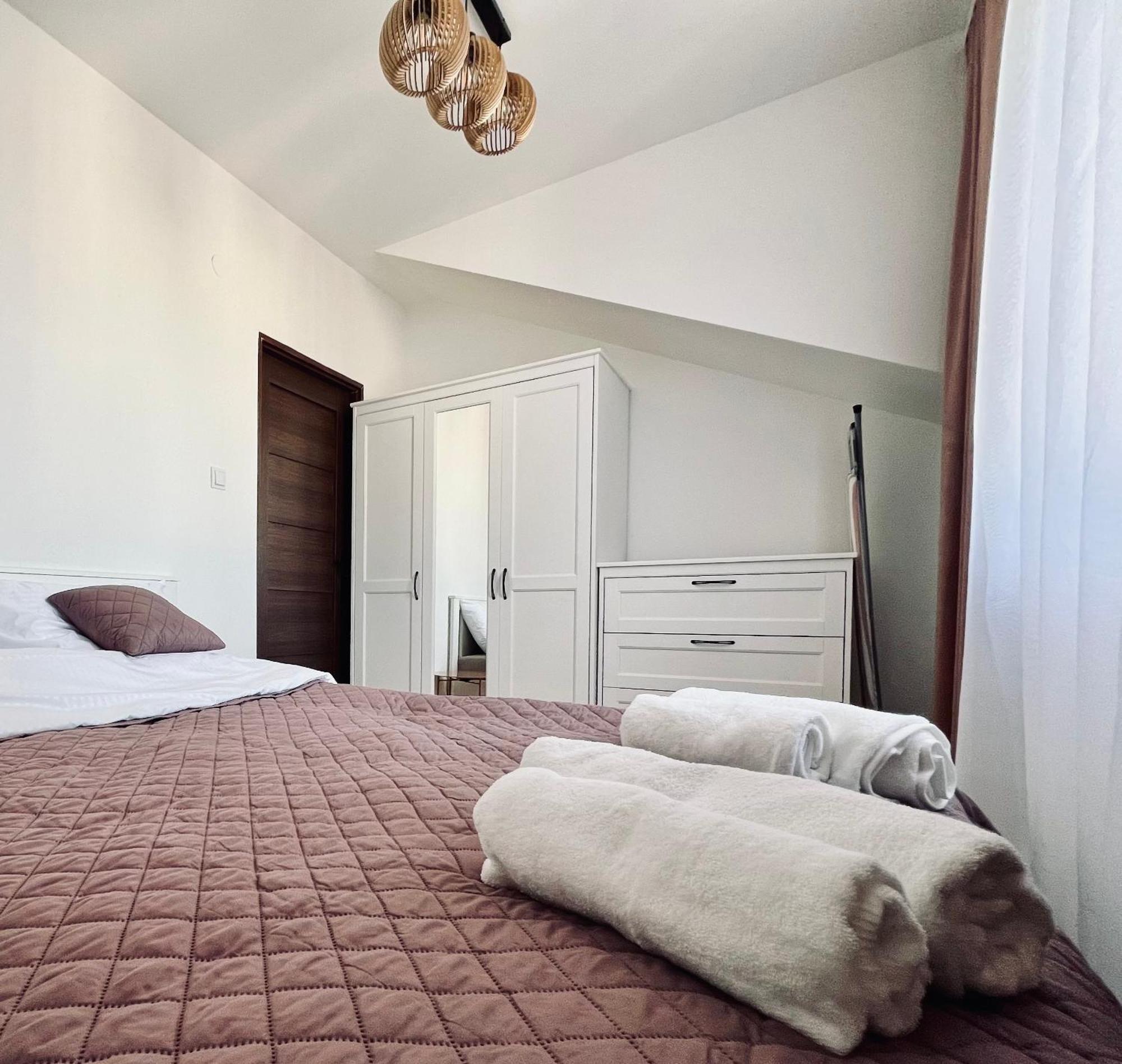 Apartament Wisteria プシェムィシル エクステリア 写真